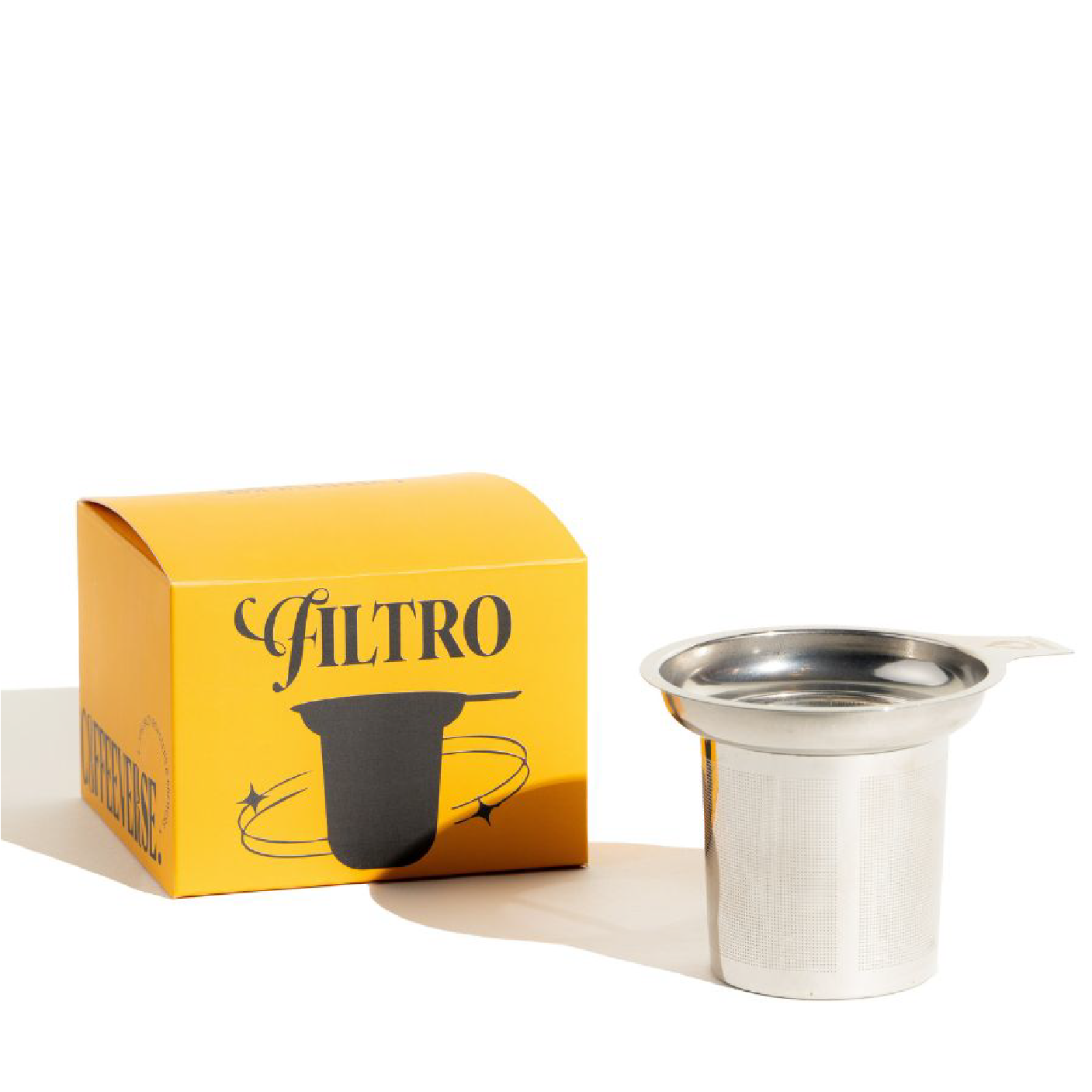 Metal coffee filter with yellow box labeled 'Giltro' on a white background